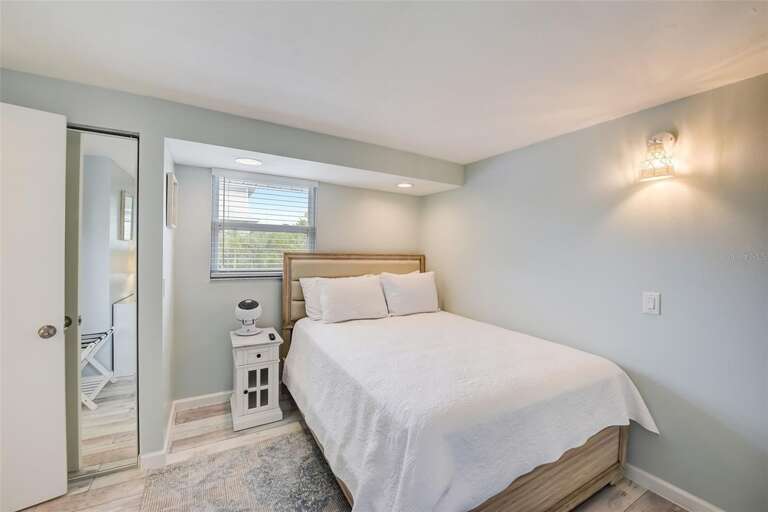 Second Bedroom, Queen