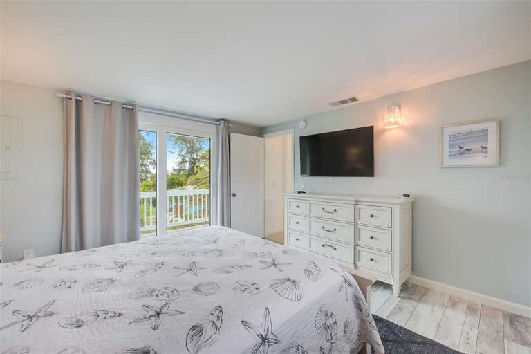 Primary Bedroom, Queen
