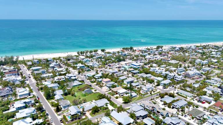 Beautiful coastal neighborhood just a short walk to the beach.