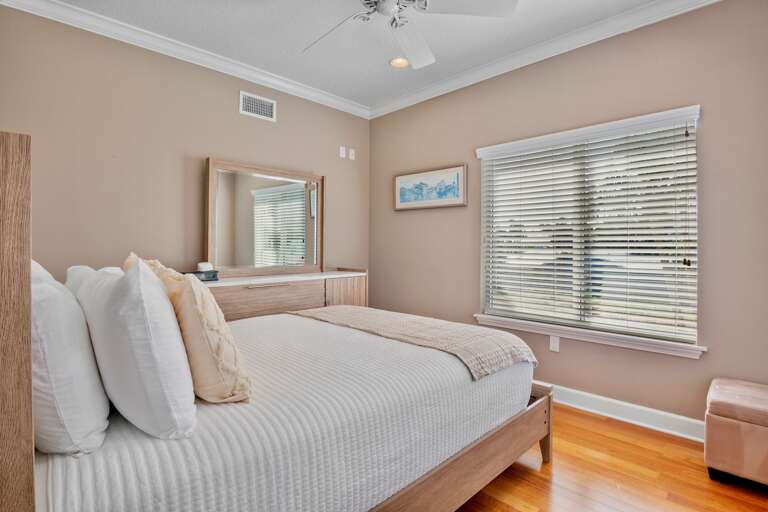 Bonus Room, Queen bed