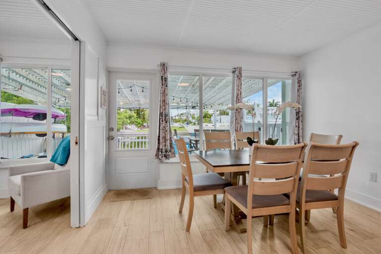 Dining Table with seating for 6