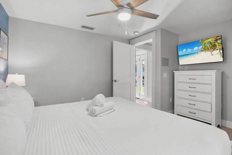 Second Bedroom, King bed