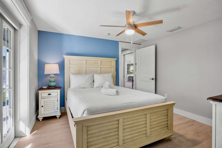 Fourth Bedroom, Queen bed
