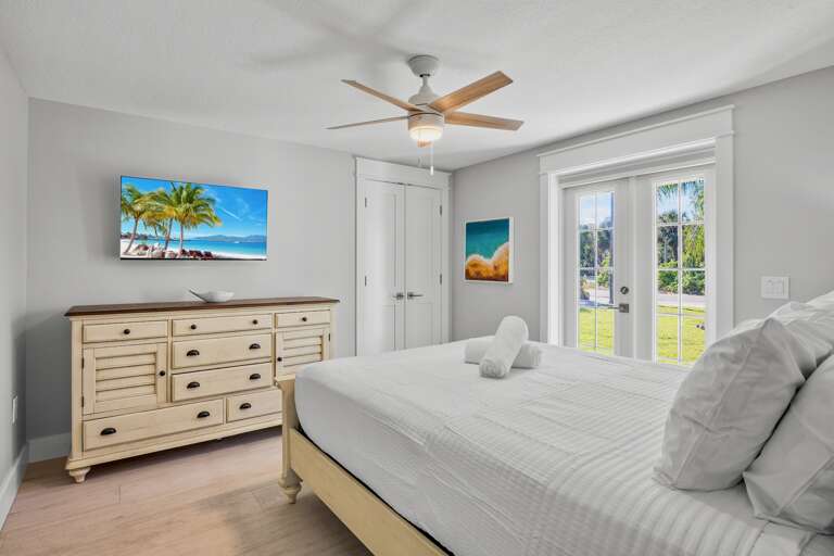 Fourth Bedroom, Queen bed