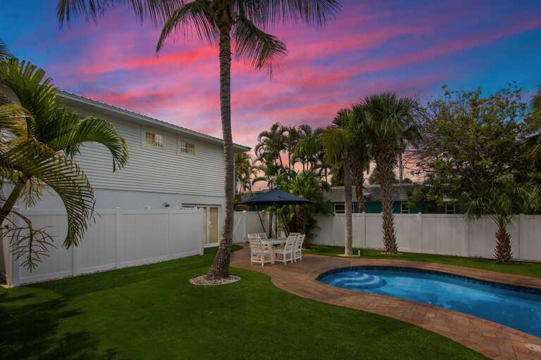 Private Pool with Outdoor Dining