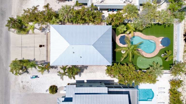 Home with Private Pool and Putting Green