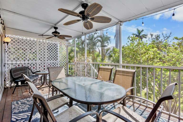 Private Screened Lanai with Dining