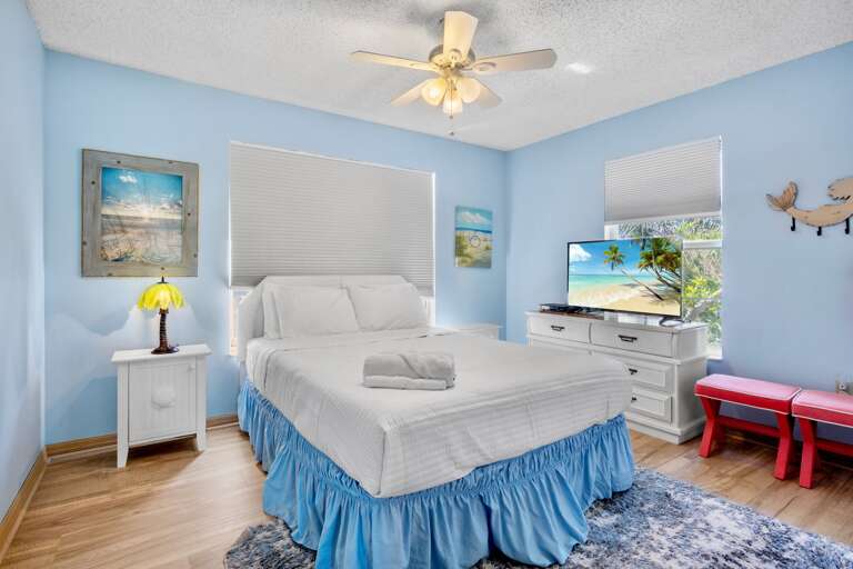 Third Bedroom, Queen bed
