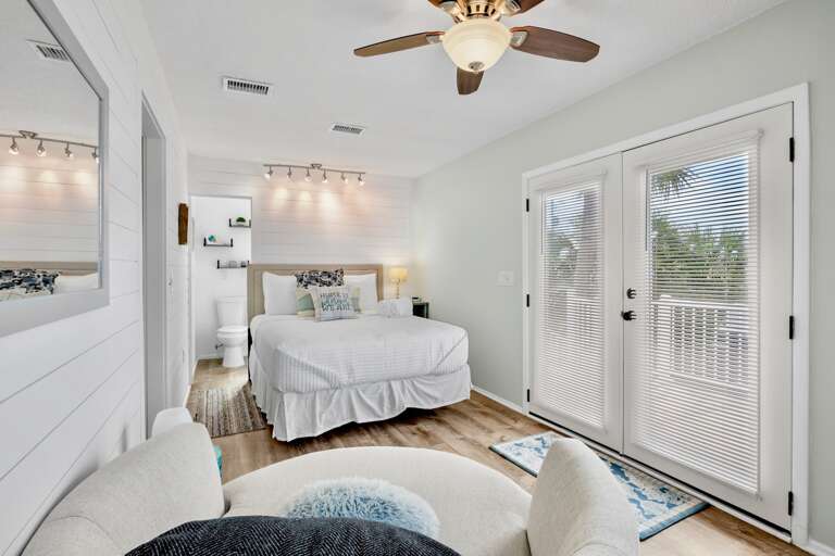 Fourth Bedroom, Queen bed