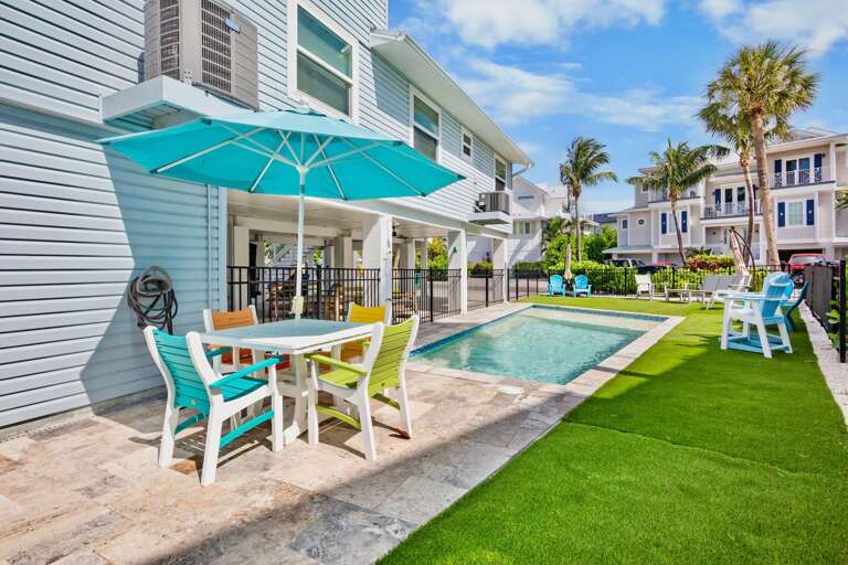 Private Pool, Loungers and Alfresco Dining