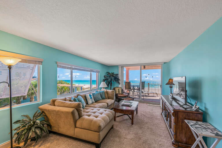 Living Area  - Direct Beach Front