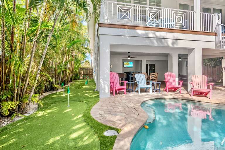 Putting Green, Poolside Loungers