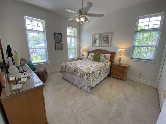 Second Bedroom - Queen