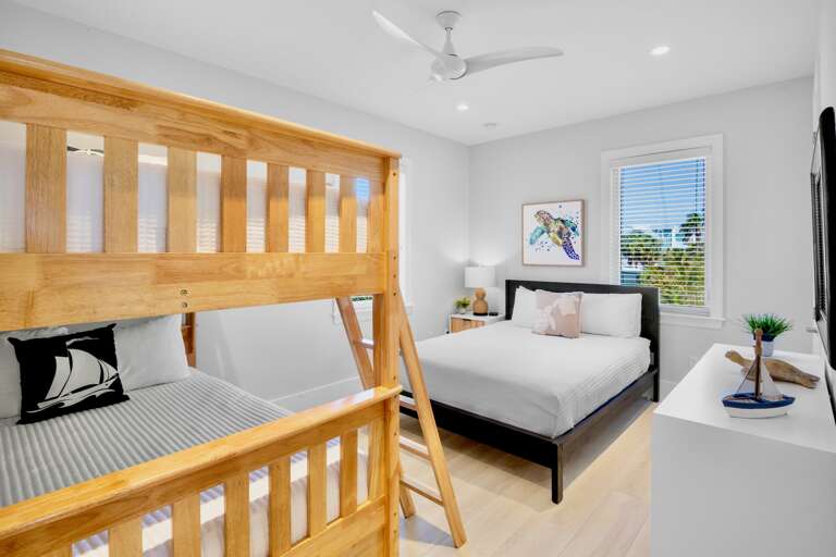 Third Bedroom, Queen, Two Full Beds