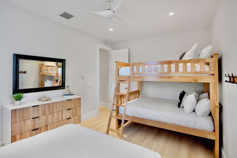 Third Bedroom, Queen, Two Full Beds