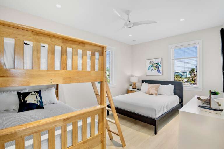 Third Bedroom, Queen, Two Full Beds