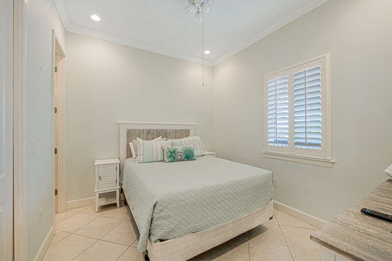 Second Bedroom - Queen