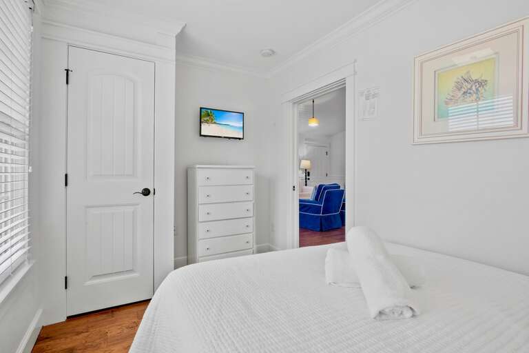 Fourth Bedroom, Queen bed