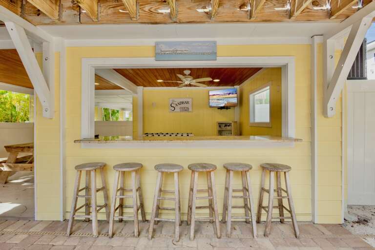 Poolside bar