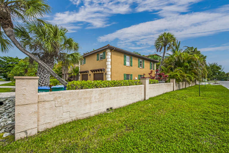 Exterior of Calypso Cottage by Anna Maria Vacations