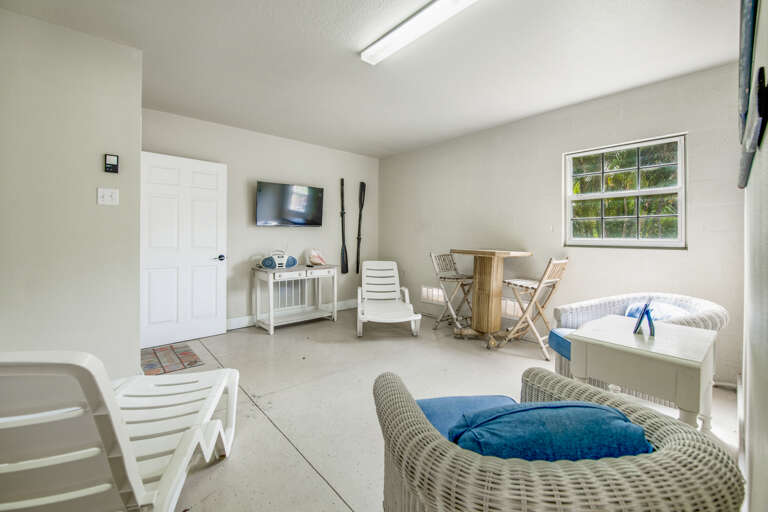 Reclining chairs and table / Additional Amenities