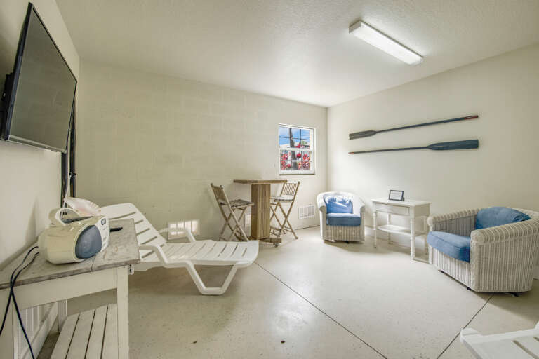 Reclining chairs and table / Additional Amenities
