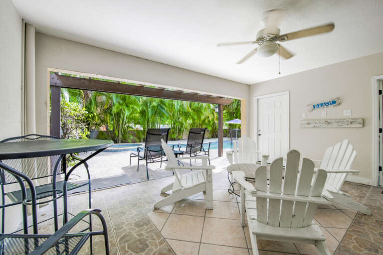 Covered Lanai and Lounge Area