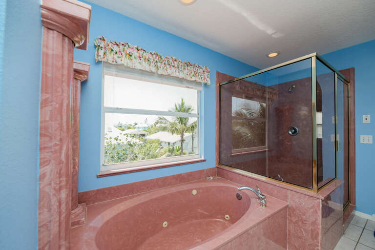 Primary En-Suite Bathroom - Soaking Tub