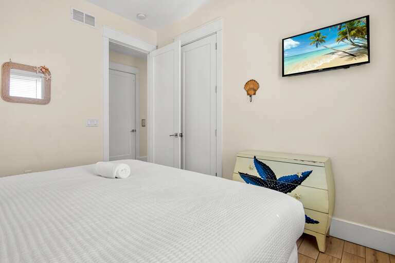 Sixth Bedroom, King bed