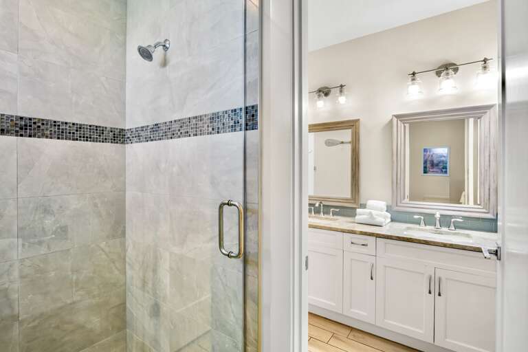 Hall Ensuite Bathroom