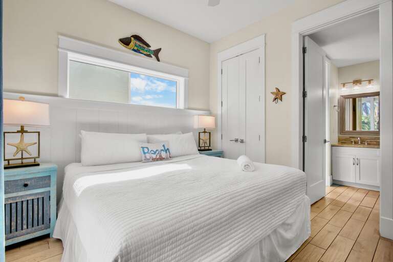 Fifth Bedroom, King bed