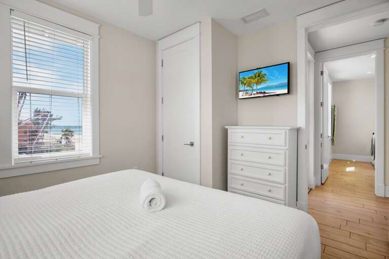 Third Bedroom, King bed