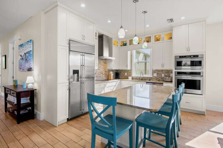 Fully Equipped Kitchen with Island