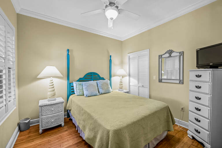 Second Bedroom - Queen