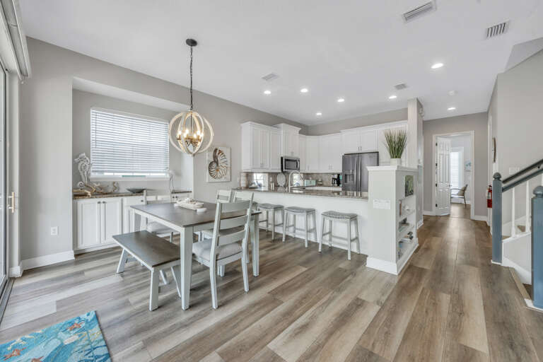 Dining Area - Seating for Everyone!