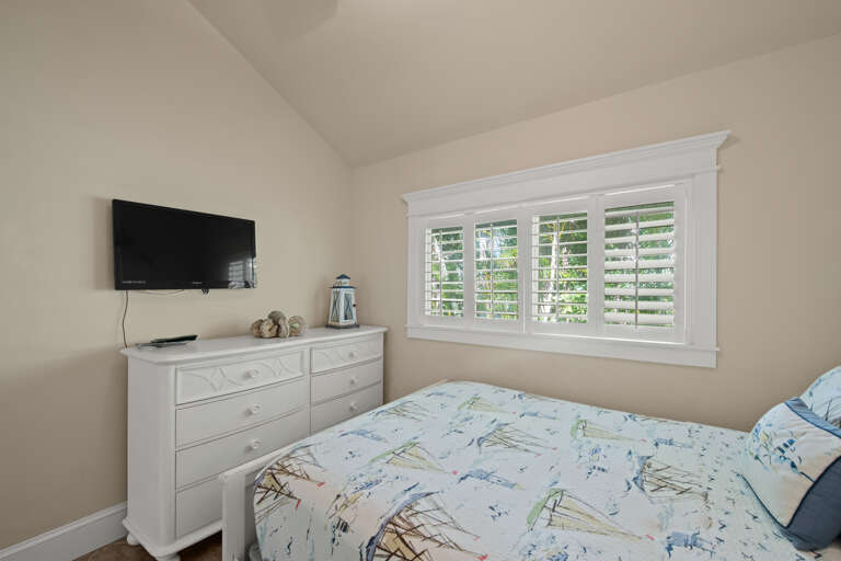 Second Bedroom - Queen