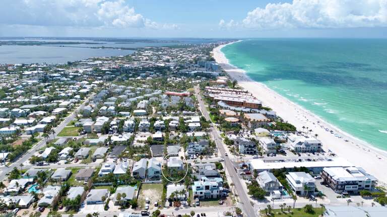 Ideal location close to beaches and dining