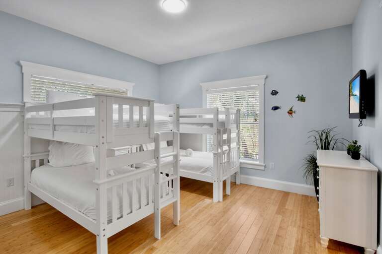 Sixth Bedroom, Two Twin/Twin Bunks
