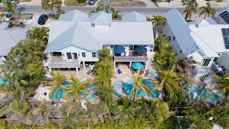 Exterior of Ocean Breeze by Anna Maria Vacations