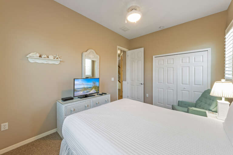 Third Bedroom - Queen