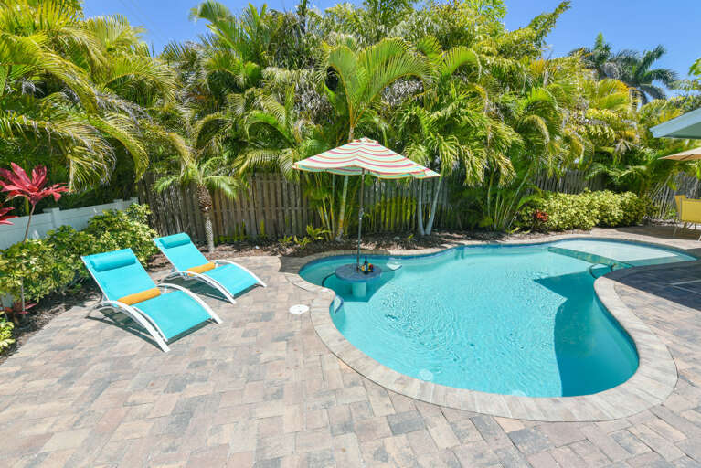 A great spot to sit in the pool and sip on your favorite drink