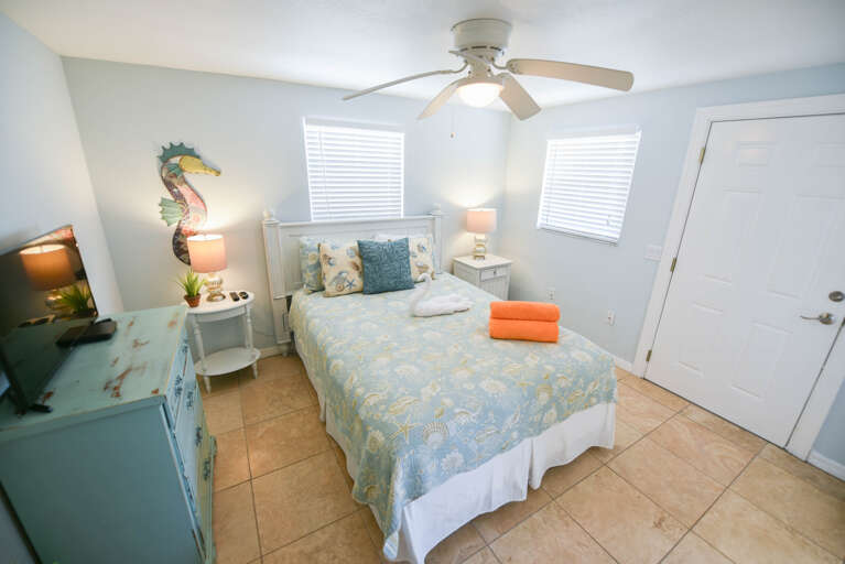 Guest room with a queen bed