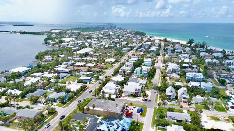 Seabreeze Cottage by Anna Maria Vacations