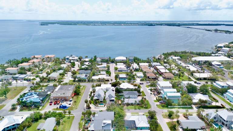 Seabreeze Cottage by Anna Maria Vacations