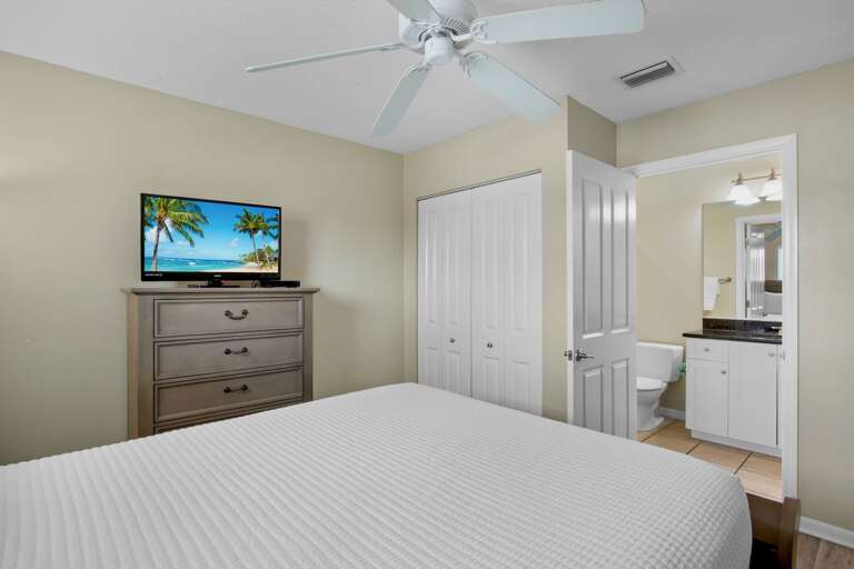 Third Bedroom, Queen