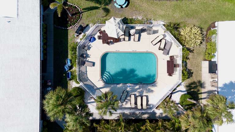 High view of the pool (2)