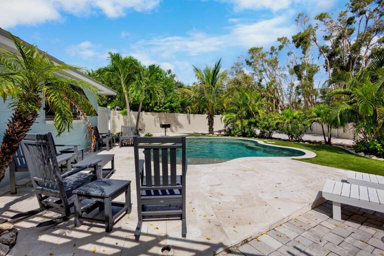 Poolside Lounge