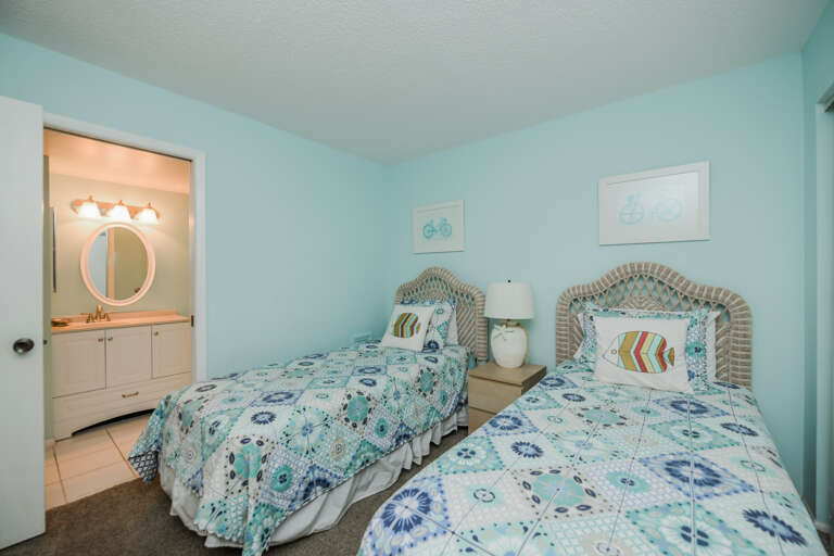 Second Bedroom - Two Twins