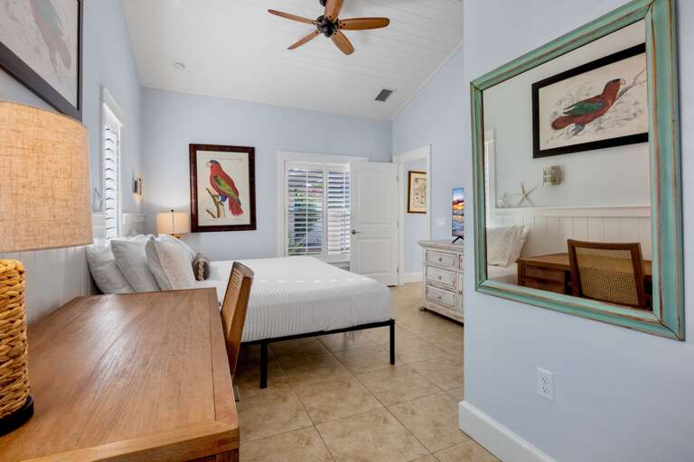 Second Bedroom, Queen bed