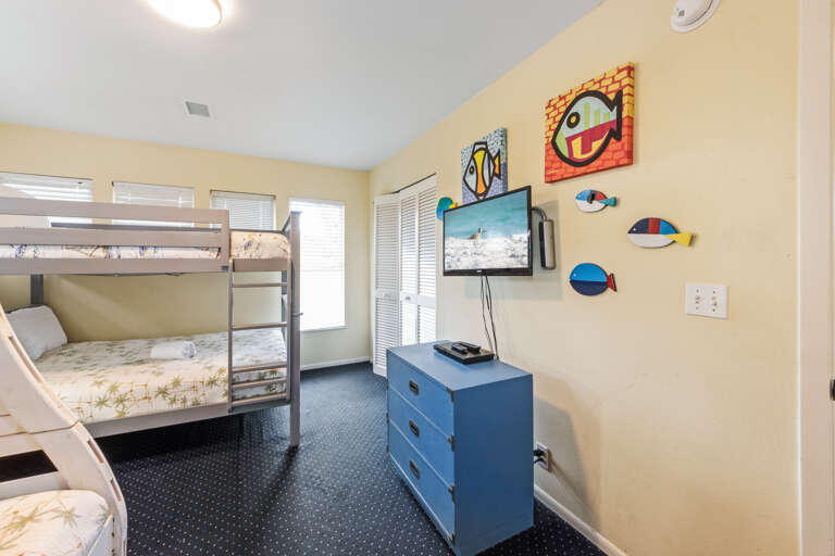 Third Bedroom, Bunk beds